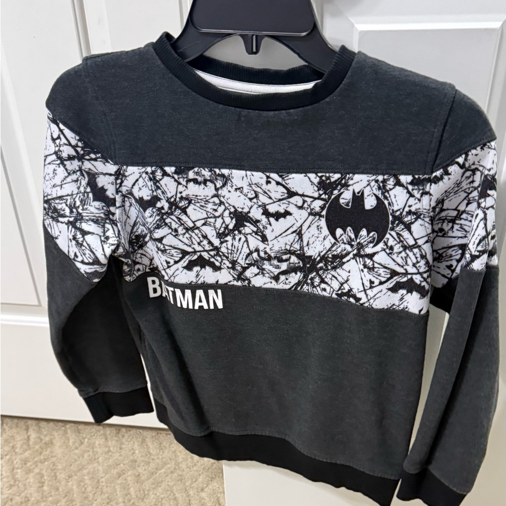 Batman Gray Sweatshirt Boys medium